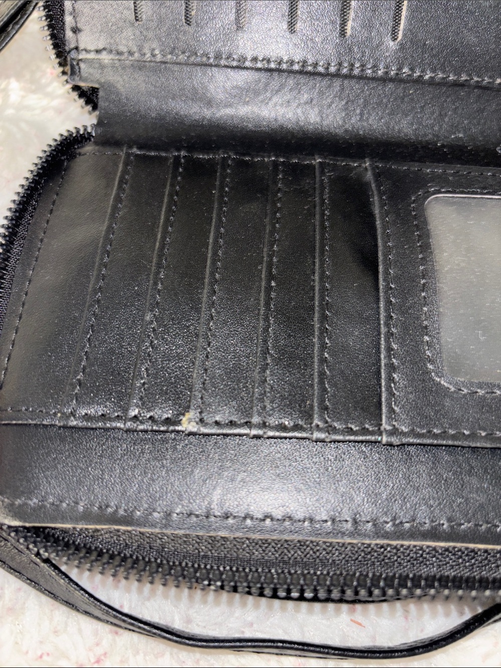 Sam & Hadley
Wallet-On-A-String - Picture 5 of 8